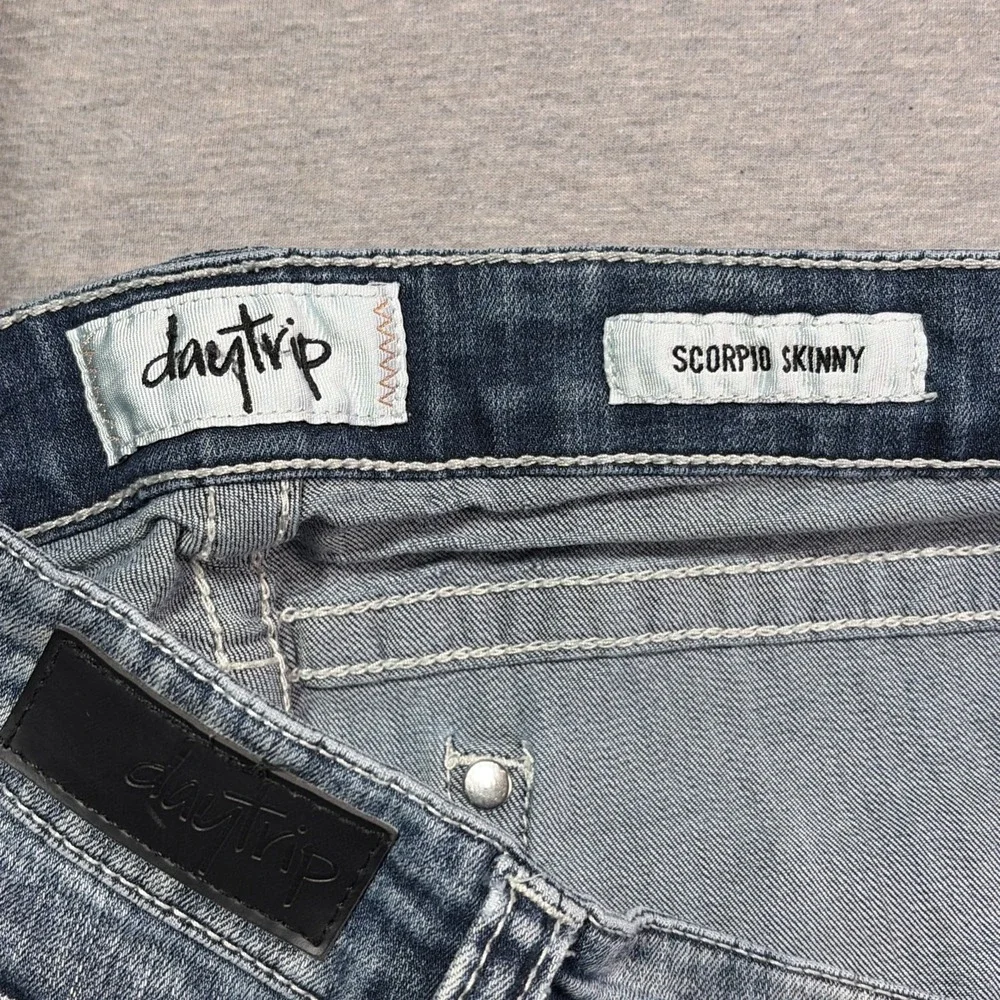 Daytrip‎ Scorpio Skinny Jeans Size 32L Medium Wash Whiskers Stretch actual 34x33